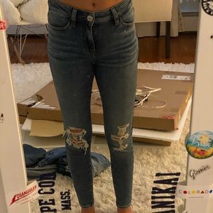 AMERICAN EAGLE SKINNY RIPPED JEANS 👖